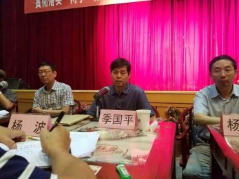 為隆重紀(jì)念中國共產(chǎn)黨建黨95周年甘肅省隴劇院新創(chuàng)大型反腐倡廉隴劇《全家福》在黃河劇院獻(xiàn)禮演出取得圓滿成功