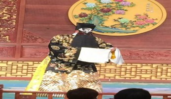 甘、青京劇院聯(lián)合演出《遇后?龍袍》