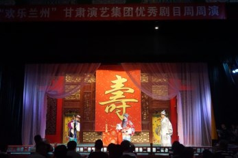 東風(fēng)劇院演出京劇傳統(tǒng)戲《罷宴》、《天女散花》、《審潘洪》