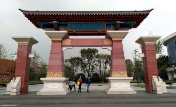 中國經(jīng)典舞劇《絲路花雨》走進校園——西南民族大學(xué)學(xué)子領(lǐng)略滿滿敦煌絲路情