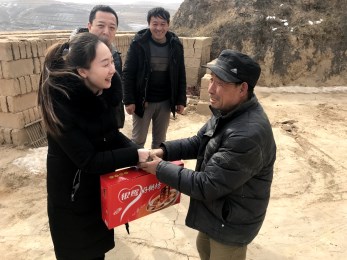 大愛之行，情暖萬家——甘肅省歌舞劇院赴慶陽市環(huán)縣開展春節(jié)前夕精準扶貧慰問活動