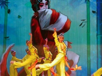 甘肅省歌劇院赴天水開展“百姓文化廣場(chǎng)惠民演出”活動(dòng)