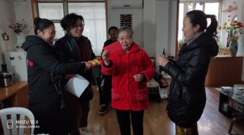 用真情送溫暖  以行動見真情——甘肅省雜技團領(lǐng)導2019年春節(jié)前慰問老干部及傷殘?zhí)厥馊藛T