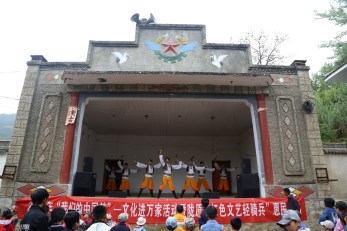 甘肅省歌舞劇院2019“我們的中國夢”文化進(jìn)萬家活動暨“隴原紅色文藝輕騎兵”惠民演出用愛抒寫時代贊歌