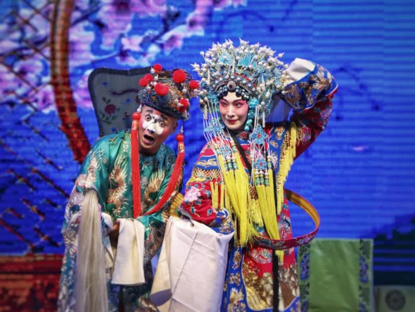 國(guó)韻京聲奏響黃河之濱，唱念做打彰顯國(guó)粹華章