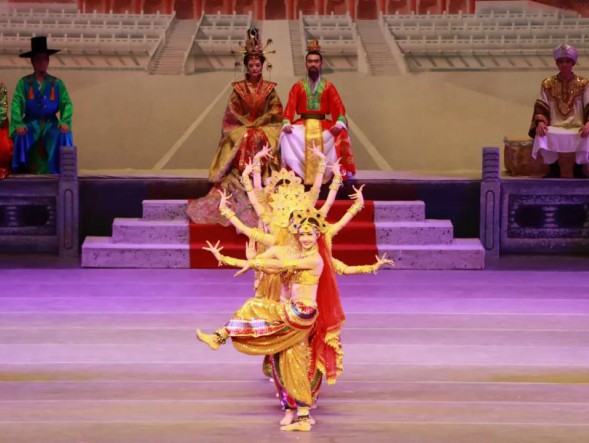 雅樂奏響，花雨繽紛——甘肅演藝集團(tuán)歌舞劇院高雅藝術(shù)進(jìn)校園活動火熱進(jìn)行中